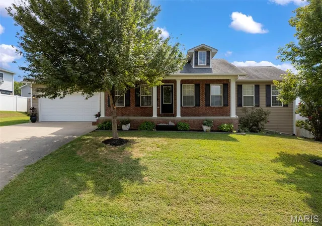 Single family home for sale at 218 Silver Hawk Ln, Cape Girardeau, MO 63701 | MLS# MIS26057452