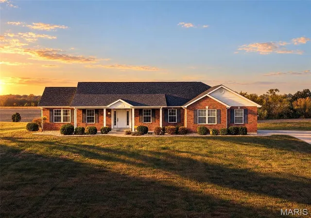 Photo 1 of Single family home for sale at 318 N Quail Point Dr, O Fallon, MO 63366 | MLS# MIS26057457 | Listing updated on 2026-10-28