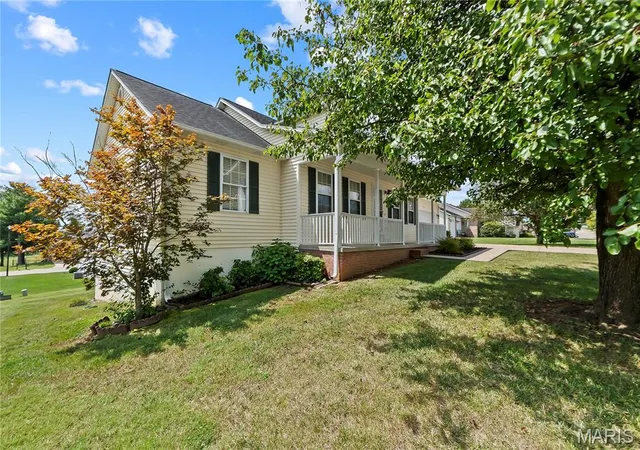 Photo 3 of Single family home for sale at 1655 Deerwood Dr, Jackson, MO 63755 | MLS# MIS26057462 | Listing updated on 2026-09-08