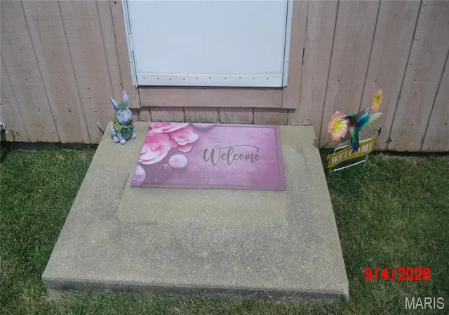 Listing Photo 2 - Condo for sale in building located at 3158 Yale Dr, Granite City, IL 62040 - Unit #