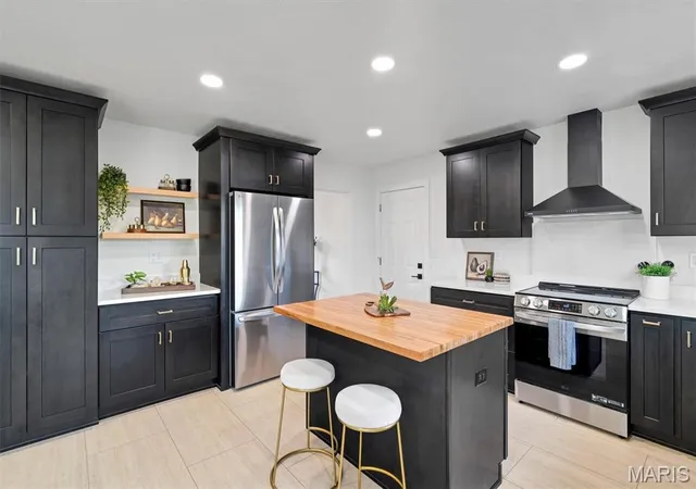 Photo 2 of Single family home for sale at 4662 Britcastle Dr, Saint Louis, MO 63128 | MLS# MIS26057477 | Listing updated on 2026-10-15