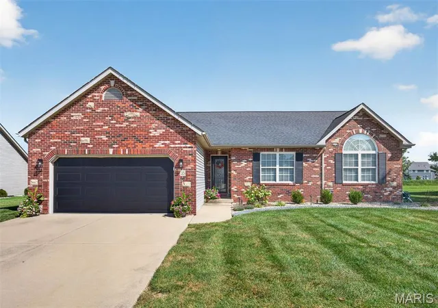 Single family home for sale at 35 Whistling Straits Dr, Highland, IL 62249 | MLS# MIS26057493 | Listing updated on 2026-09-14