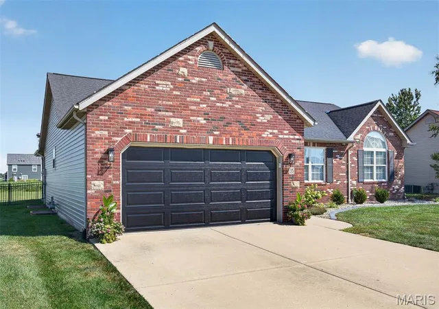 Photo 2 of Single family home for sale at 35 Whistling Straits Dr, Highland, IL 62249 | MLS# MIS26057493 | Listing updated on 2026-09-14