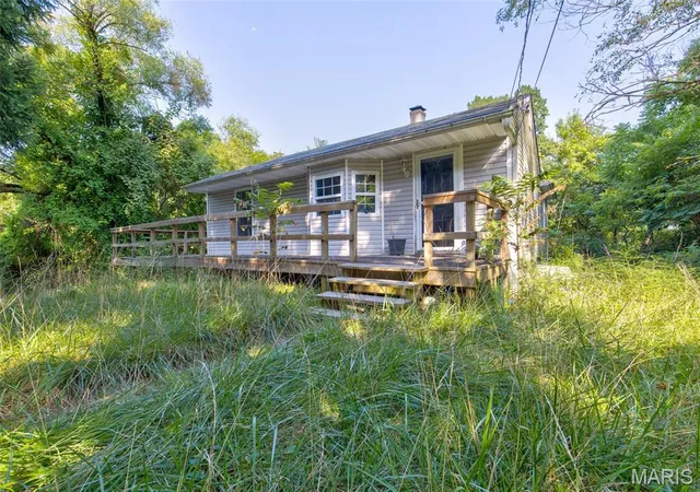 Photo 1 of Single family home for sale at 848 Oakwood Ln, East Alton, IL 62024 | MLS# MIS26057501 | Listing updated on 2026-09-06