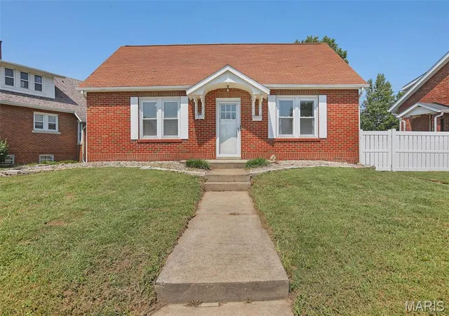 Single family home for sale at 1513 Broadway, Highland, IL 62249 | MLS# MIS26057502