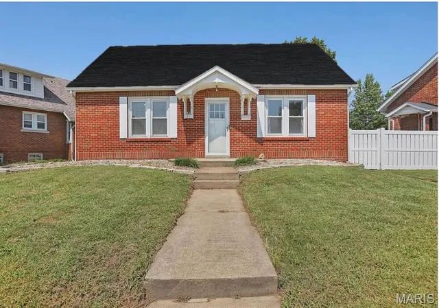 Photo 1 of Single family home for sale at 1513 Broadway, Highland, IL 62249 | MLS# MIS26057502 | Listing updated on 2026-10-29