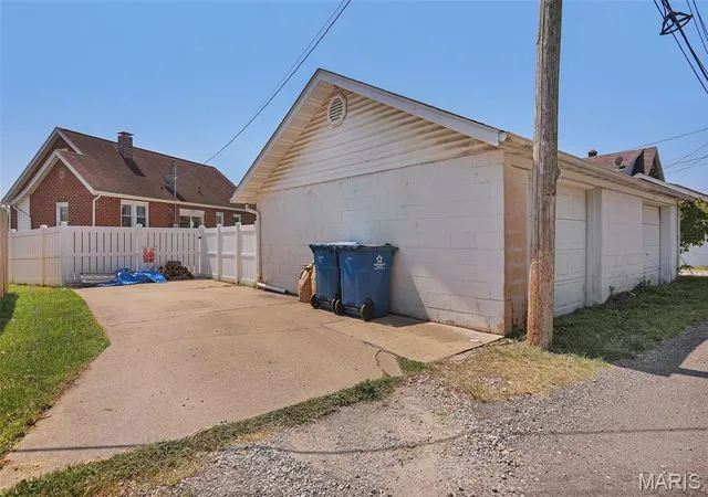 Photo 30 of Single family home for sale at 1513 Broadway, Highland, IL 62249 | MLS# MIS26057502 | Listing updated on 2026-09-05