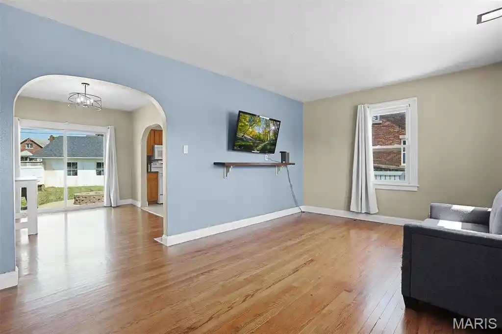 Photo 3 of Single family home for sale at 1513 Broadway, Highland, IL 62249 | MLS# MIS26057502 | Listing updated on 2026-10-26