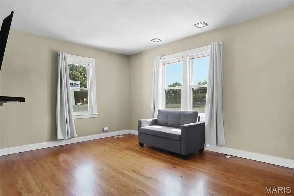 Photo 3 of Single family home for sale at 1513 Broadway, Highland, IL 62249 | MLS# MIS26057502 | Listing updated on 2026-10-26