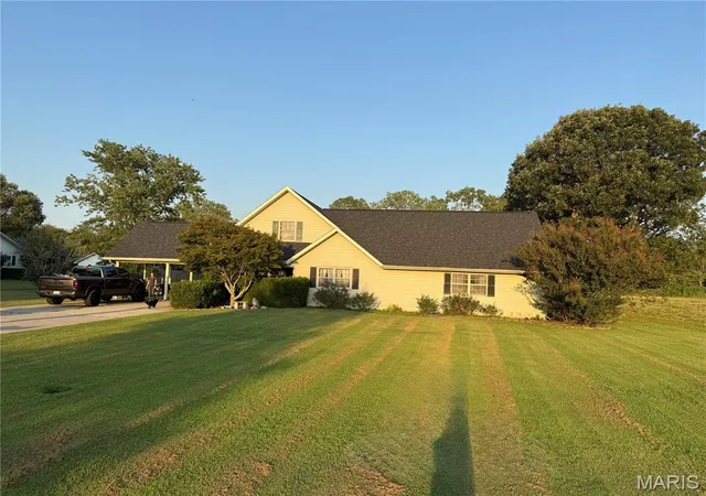 Single family home for sale at 202 Larue Ln, Sikeston, MO 63801 | MLS# MIS26057525