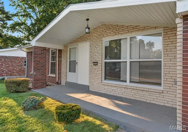Photo 3 of Single family home for sale at 3865 Belcroft Dr, Florissant, MO 63034 | MLS# MIS26057544 | Listing updated on 2026-09-06