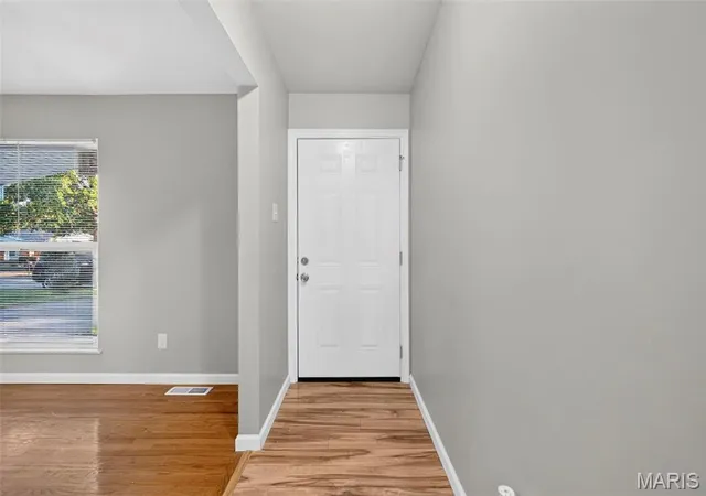 Photo 3 of Single family home for sale at 3865 Belcroft Dr, Florissant, MO 63034 | MLS# MIS26057544 | Listing updated on 2026-09-17