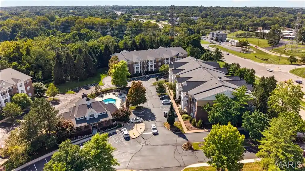 Listing Photo 46 - Condo for sale in 13101 Mill Xing Ct located at 13101 Mill Xing Ct, Creve Coeur, MO 63141 - Unit #200