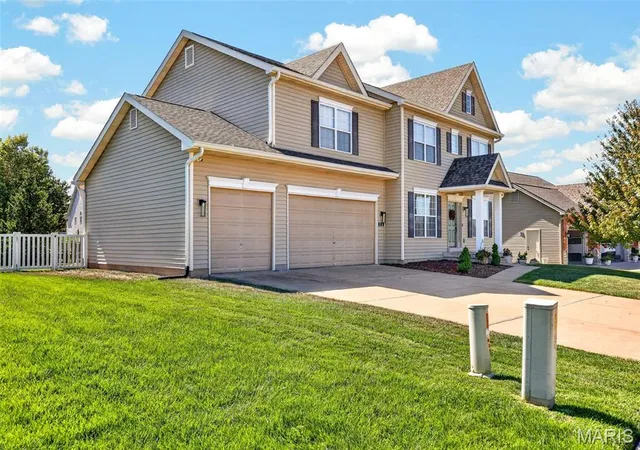 Photo 3 of Single family home for sale at 704 Chancellorsville Dr, Wentzville, MO 63385 | MLS# MIS26057549 | Listing updated on 2026-10-05