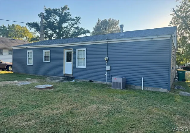 Photo 1 of Single family home for sale at 17 Randolph Dr, Centralia, IL 62801 | MLS# MIS26057558 | Listing updated on 2026-10-02