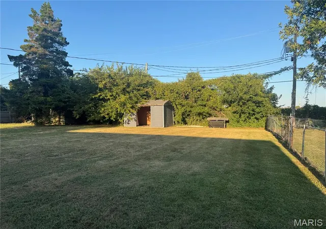 Photo 2 of Single family home for sale at 17 Randolph Dr, Centralia, IL 62801 | MLS# MIS26057558 | Listing updated on 2026-10-02