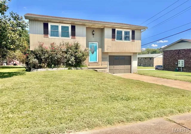 Photo 3 of Single family home for sale at 1530 Oak St, Jackson, MO 63755 | MLS# MIS26057566 | Listing updated on 2026-09-05