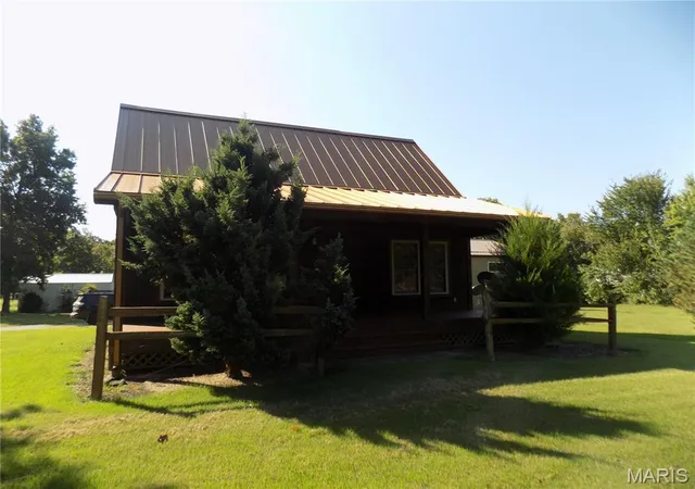 Photo 3 of Single family home for sale at 1308 Lake Dr, Ironton, MO 63650 | MLS# MIS26057568 | Listing updated on 2026-09-30