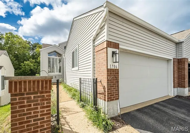 Photo 1 of Sale Pending at 1706 Ridgeview Cir Dr, Ballwin, MO 63021 | MLS# MIS26057577 | Listing updated on 2026-09-27
