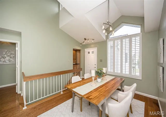 Photo 4 of Sale Pending at 1706 Ridgeview Cir Dr, Ballwin, MO 63021 | MLS# MIS26057577 | Listing updated on 2026-09-27