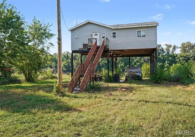 Photo 1 of Sale Pending at 11 Woods Crk Rd, Saint Charles, MO 63301 | MLS# MIS26057584 | Listing updated on 2026-09-14