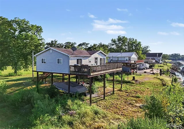 Photo 2 of Sale Pending at 11 Woods Crk Rd, Saint Charles, MO 63301 | MLS# MIS26057584 | Listing updated on 2026-09-14