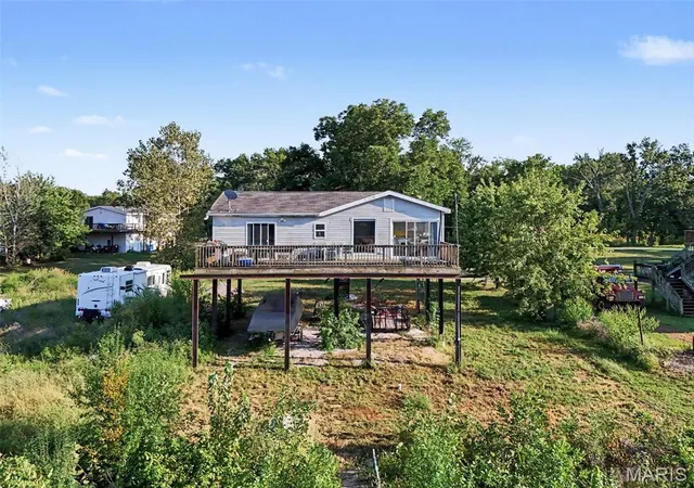 Photo 3 of Sale Pending at 11 Woods Crk Rd, Saint Charles, MO 63301 | MLS# MIS26057584 | Listing updated on 2026-09-14