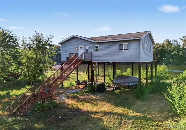 Photo 3 of Sale Pending at 11 Woods Crk Rd, Saint Charles, MO 63301 | MLS# MIS26057584 | Listing updated on 2026-09-14