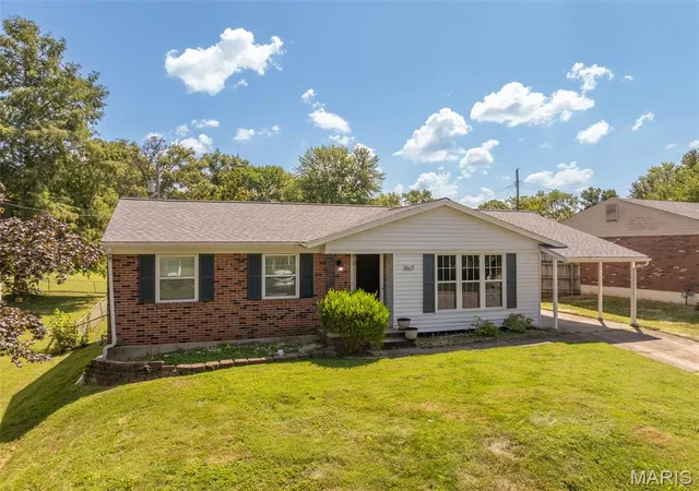Photo 2 of Single family home for sale at 2117 Bolton St, Saint Charles, MO 63301 | MLS# MIS26057588 | Listing updated on 2026-09-05