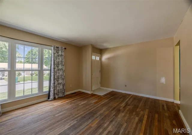 Photo 3 of Single family home for sale at 2117 Bolton St, Saint Charles, MO 63301 | MLS# MIS26057588 | Listing updated on 2026-09-05