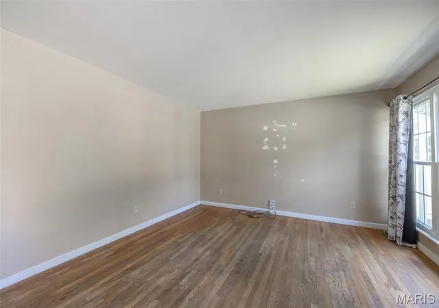 Photo 4 of Single family home for sale at 2117 Bolton St, Saint Charles, MO 63301 | MLS# MIS26057588 | Listing updated on 2026-09-05