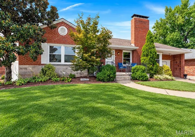 Photo 1 of Sale Pending at 5207 Kingwood Dr, Saint Louis, MO 63123 | MLS# MIS26057599 | Listing updated on 2026-09-15