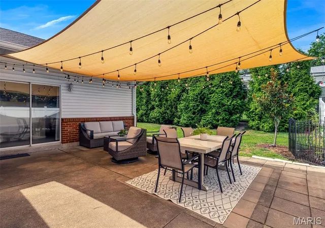 Photo 2 of Sale Pending at 5207 Kingwood Dr, Saint Louis, MO 63123 | MLS# MIS26057599 | Listing updated on 2026-09-15