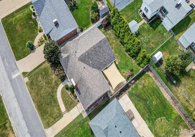 Photo 3 of Sale Pending at 5207 Kingwood Dr, Saint Louis, MO 63123 | MLS# MIS26057599 | Listing updated on 2026-09-15