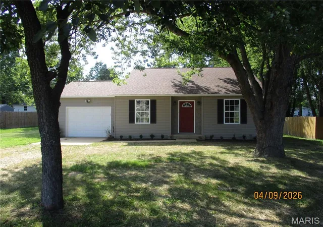 Photo 1 of Single family home for sale at 704 Shenandoah Ave, Cuba, MO 65453 | MLS# MIS26057601 | Listing updated on 2026-09-05