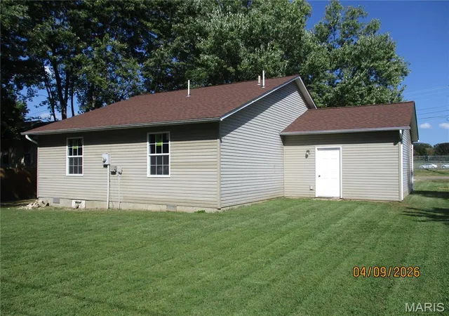 Photo 3 of Single family home for sale at 704 Shenandoah Ave, Cuba, MO 65453 | MLS# MIS26057601 | Listing updated on 2026-09-05