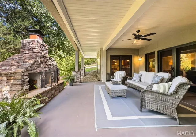 Photo 3 of Single family home for sale at 302 Country Ridge Dr, Camdenton, MO 65020 | MLS# MIS26057604 | Listing updated on 2026-09-14