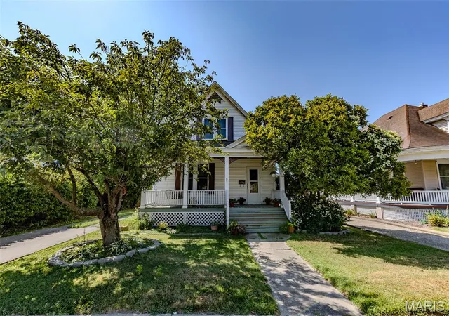 Photo 1 of Single family home for sale at 415 E 1st South St, Carlinville, IL 62626 | MLS# MIS26057611 | Listing updated on 2026-09-06