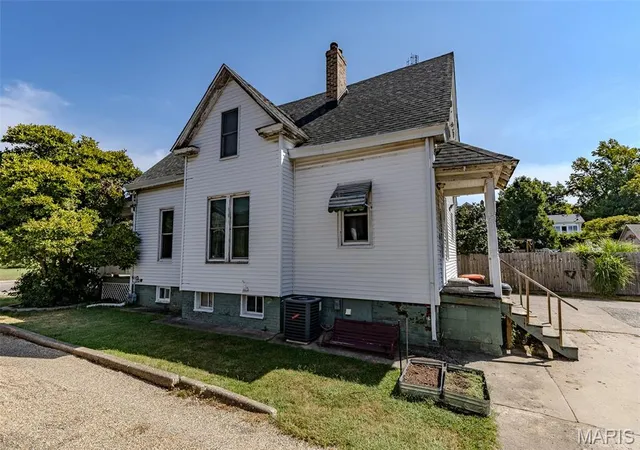 Photo 2 of Single family home for sale at 415 E 1st South St, Carlinville, IL 62626 | MLS# MIS26057611 | Listing updated on 2026-09-06
