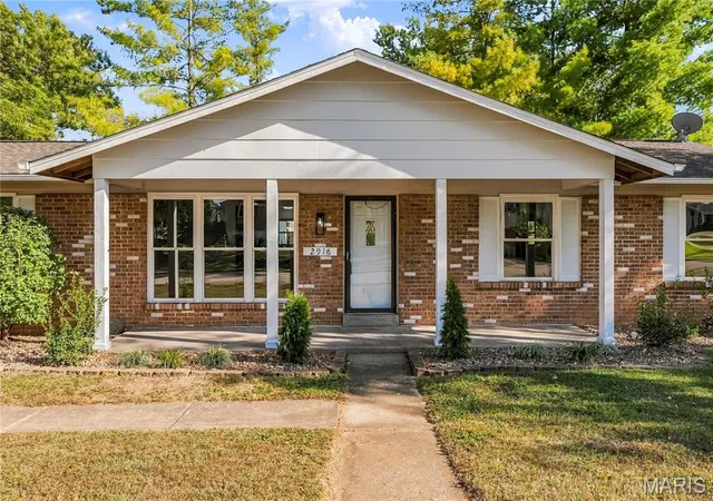 Photo 1 of Single family home for sale at 2916 Thrush Dr, Saint Charles, MO 63301 | MLS# MIS26057613 | Listing updated on 2026-10-10