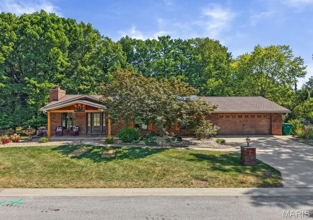 Single family home for sale at 511 Rebecca Dr, O Fallon, IL 62269 | MLS# MIS26057616