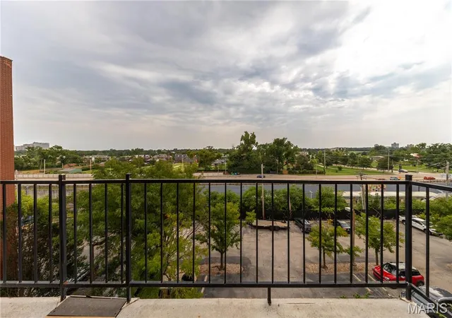 Listing Photo 1 - Condo for sale in building located at 5630 Pershing Ave, St. Louis, MO 63112 - Unit #59