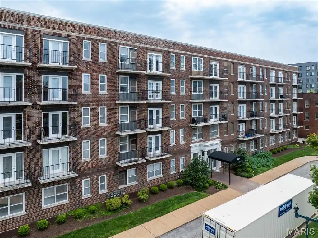 Listing Photo 2 - Condo for sale in 5630 Pershing Ave located at 5630 Pershing Ave, St. Louis, MO 63112 - Unit #59