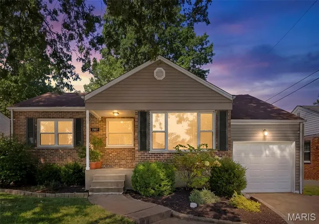 Photo 1 of Single family home for sale at 7907 E Yorkshire Dr, Saint Louis, MO 63123 | MLS# MIS26057621 | Listing updated on 2026-09-21