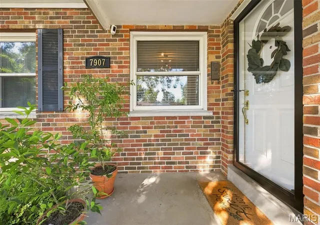 Photo 3 of Single family home for sale at 7907 E Yorkshire Dr, Saint Louis, MO 63123 | MLS# MIS26057621 | Listing updated on 2026-09-21