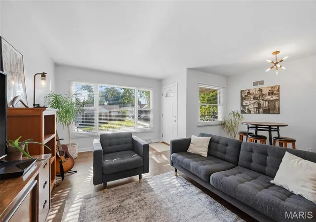 Photo 4 of Single family home for sale at 7907 E Yorkshire Dr, Saint Louis, MO 63123 | MLS# MIS26057621 | Listing updated on 2026-09-21