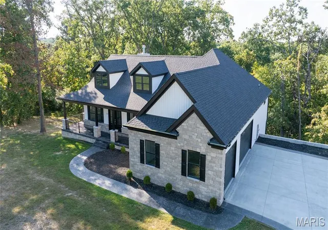 Photo 2 of Single family home for sale at 55 Lake Bnd Dr, Winfield, MO 63389 | MLS# MIS26057627 | Listing updated on 2026-10-14
