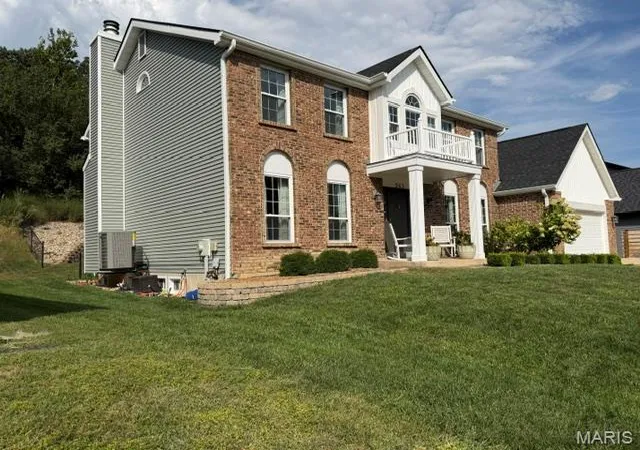Photo 3 of Sale Pending at 963 San Sebastian Dr, Fenton, MO 63026 | MLS# MIS26057634 | Listing updated on 2026-09-14