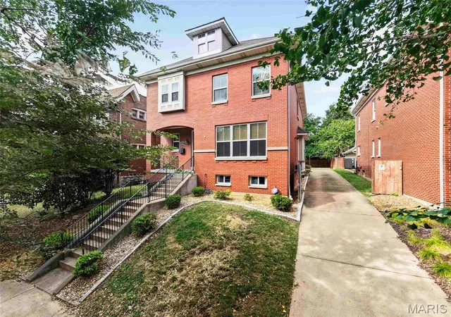 Photo 1 of Sale Pending at 3843 Russell Blvd, Saint Louis, MO 63110 | MLS# MIS26057640 | Listing updated on 2026-10-19