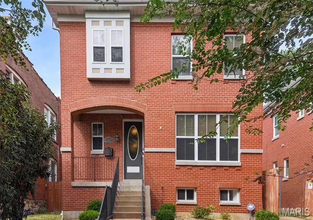 Photo 2 of Sale Pending at 3843 Russell Blvd, Saint Louis, MO 63110 | MLS# MIS26057640 | Listing updated on 2026-10-19